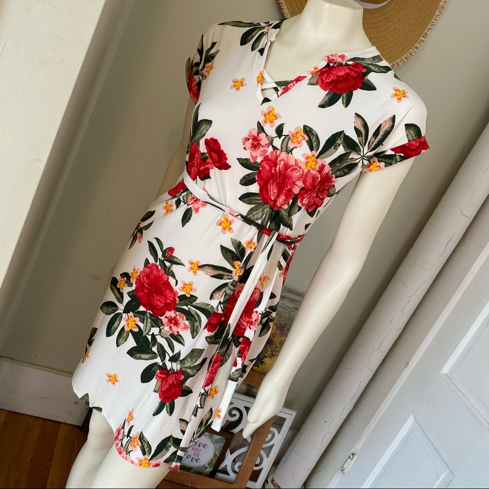 🌺 Bobbie & Brooks Floral TShirt Dress with Lace